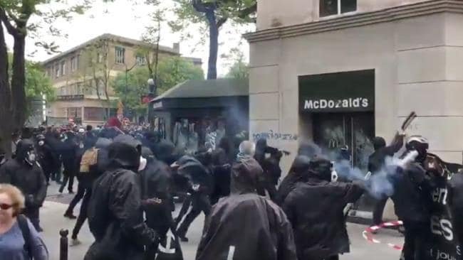 283-ма задържани, от които 109 под стража, след демонстрации на крайнолеви в Париж