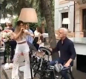 Волен Сидеров забива на барабани с Гери-Никол (видео)