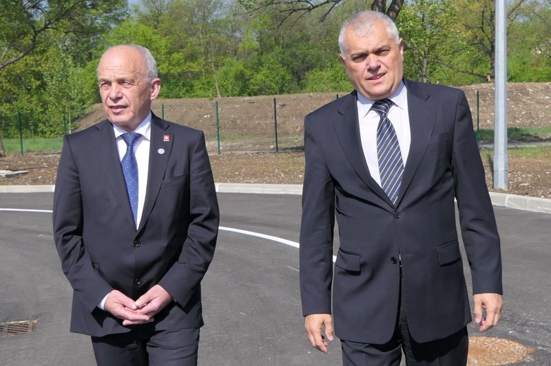 Вицепрезидентът на Швейцария Ули Маурер и министър Радев откриха в петък новия тренировъчен полиган на Академията на МВР. Сн.: БГНЕС