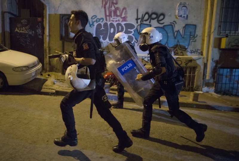 Над 100 арестувани в Турция при антитерористични операции