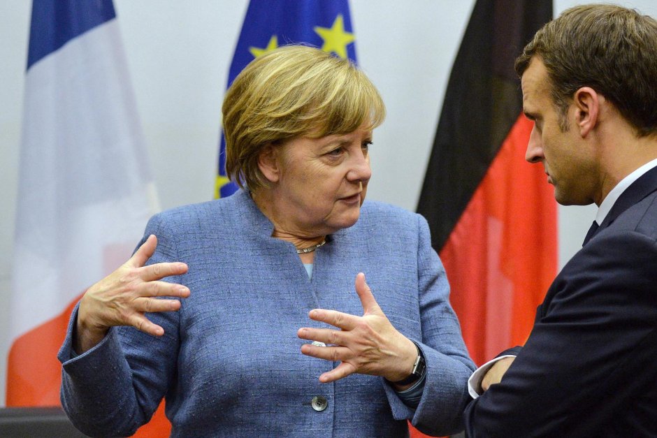 Меркел и Макрон разговарят през ноември миналата година.