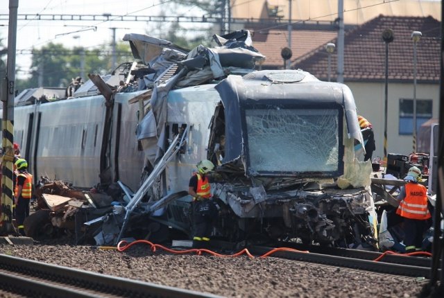 14 ранени при влакова катастрофа в Чехия