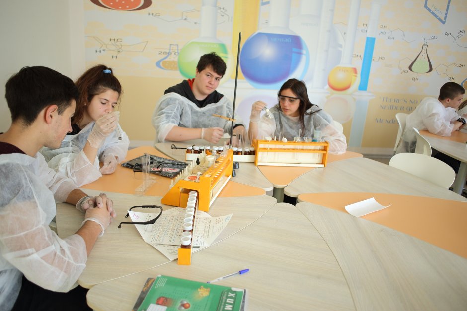 Учебни кабинети по природни науки ще се модернизират с 2 млн. лева
