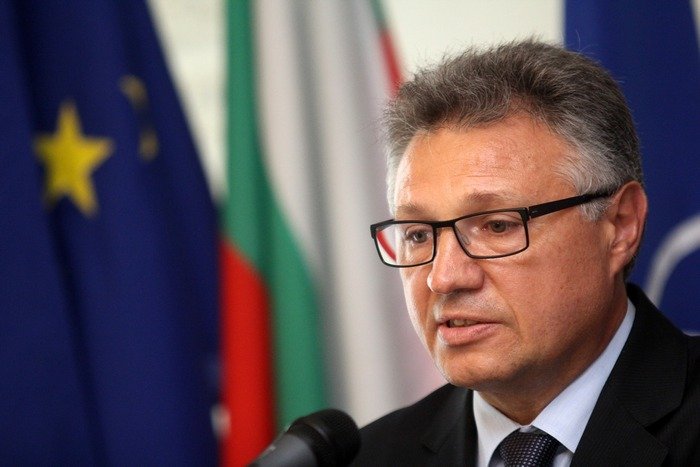 България се самоизолира в НАТО и ЕС