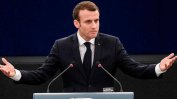Въпреки стачките френският президент и премиер повишават популярността си