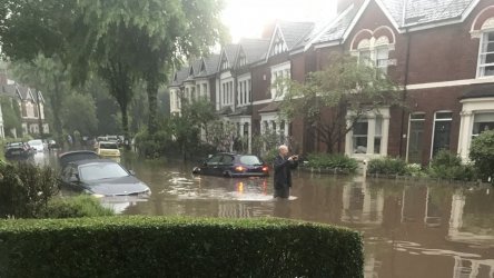 Порои и бури в Англия причиниха наводнения в Бирмингам и други градове