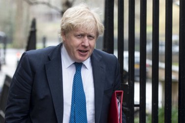 Борис Джонсън говорил 18 минути с руски шегаджия, представил се за премиера на Армения