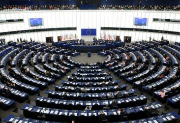 Европарламентът гласува еднакво заплащане за командированите работници