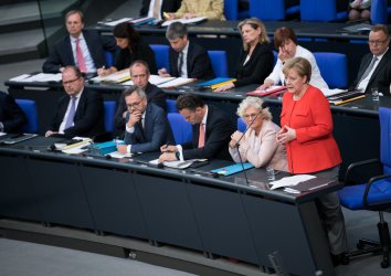 Ангела Меркел отговаря на въпроси в Бундестага в сряда.