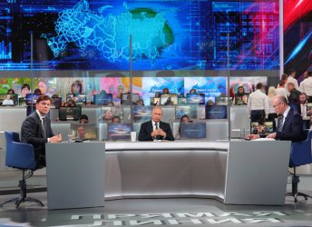 Владимир Путин отговаря на зрителски въпроси, сн. ЕПА/БГНЕС