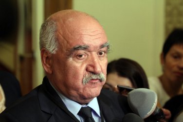 Шефът на здравната каса Камен Плочев се оттегля