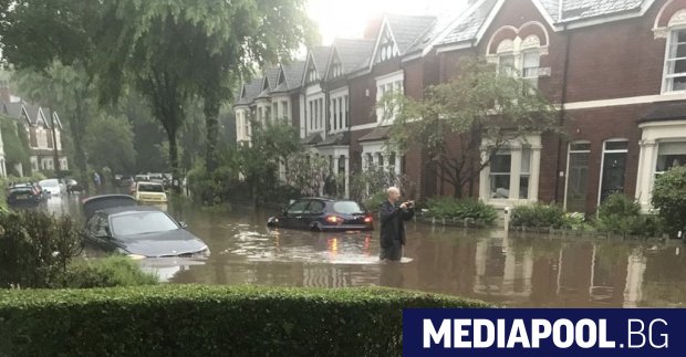 Пороен дъжд и бури причиниха наводнения в английския град Бирмингам