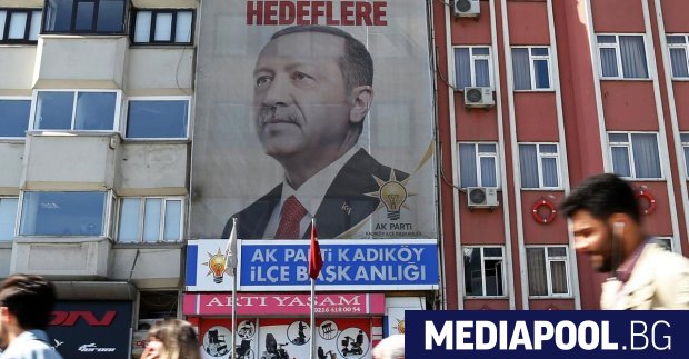 Предизборен плакат на Ердоган в Истанбул Настоящият турски президент Реджеп