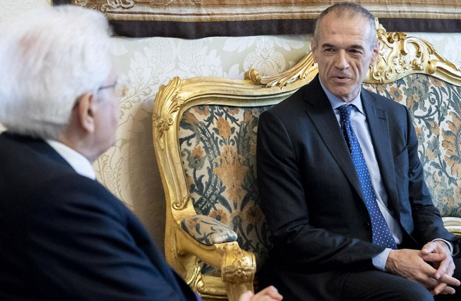 Серджо Матарела разговаря с бившия служител на МВФ Карло Котарели