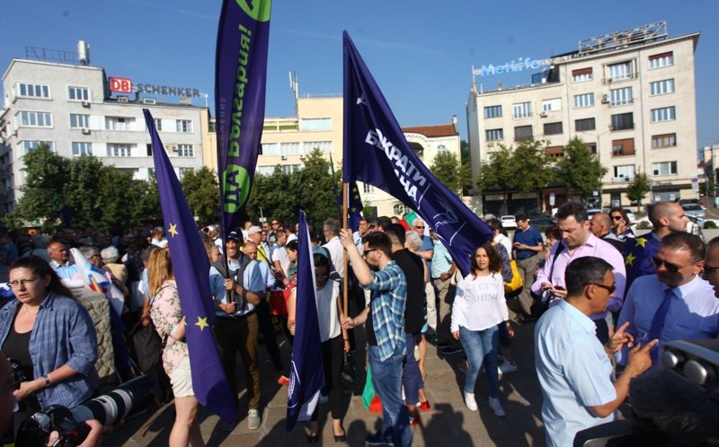 Втори ден на протести срещу "коалиция "Кражба" между БСП и ГЕРБ"