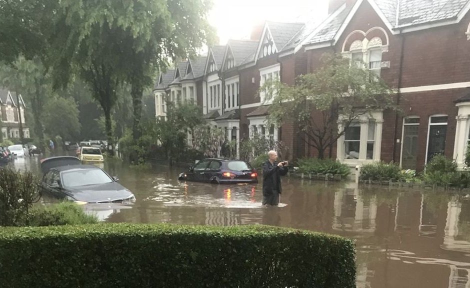 Порои и бури в Англия причиниха наводнения в Бирмингам и други градове