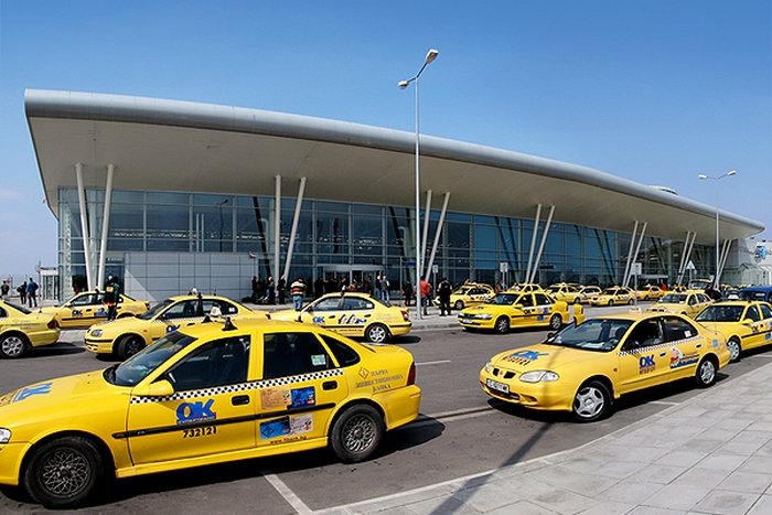 Общинарите мислят за минимални цени и критерии за такситата в София
