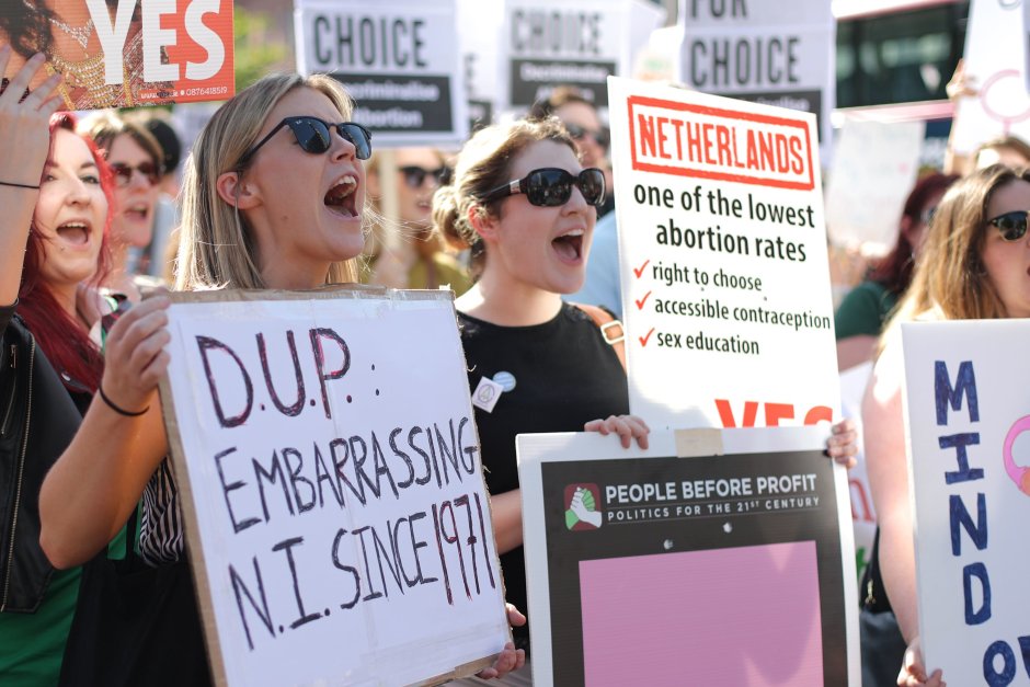 Протести в Белфаст с искане на либерализиране на абортите в Северна Ирландия