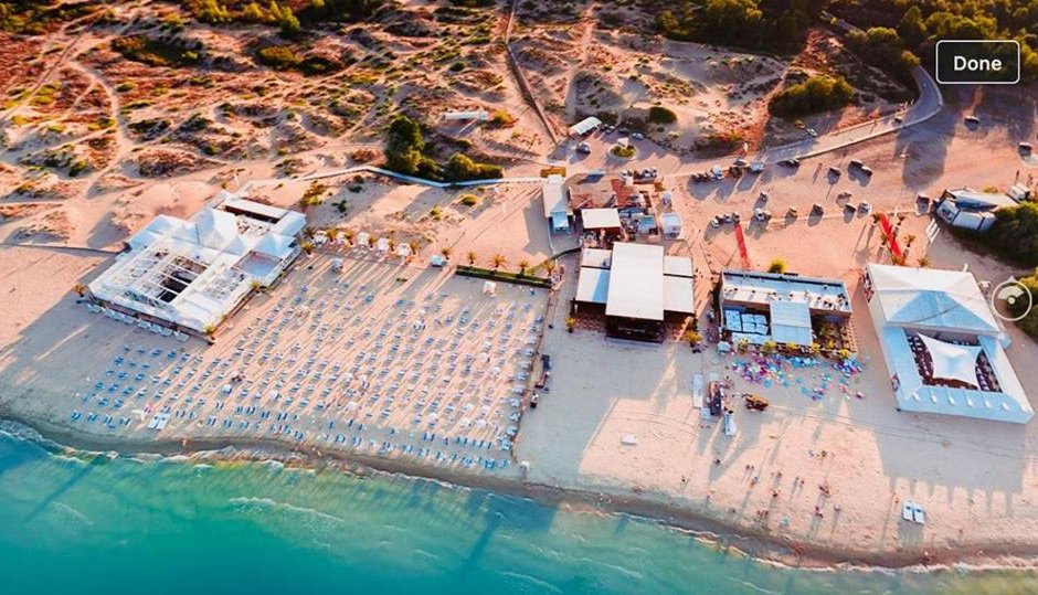 Преместваемите дискотеки на южния плаж на Слънчев бряг, за които не трябва строителти разрешения по думите на Ангелкова