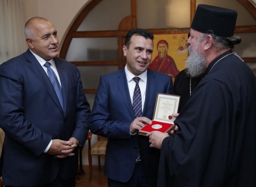 Борисов и Заев вече посетиха заедно македонския манастир "Водоча"
