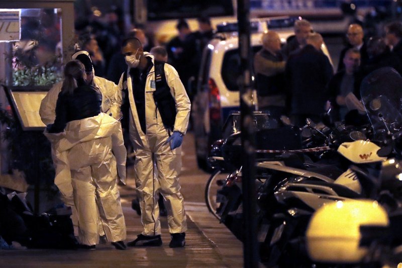 Извършителят на атентат с нож в Париж бил "доста самотен човек"