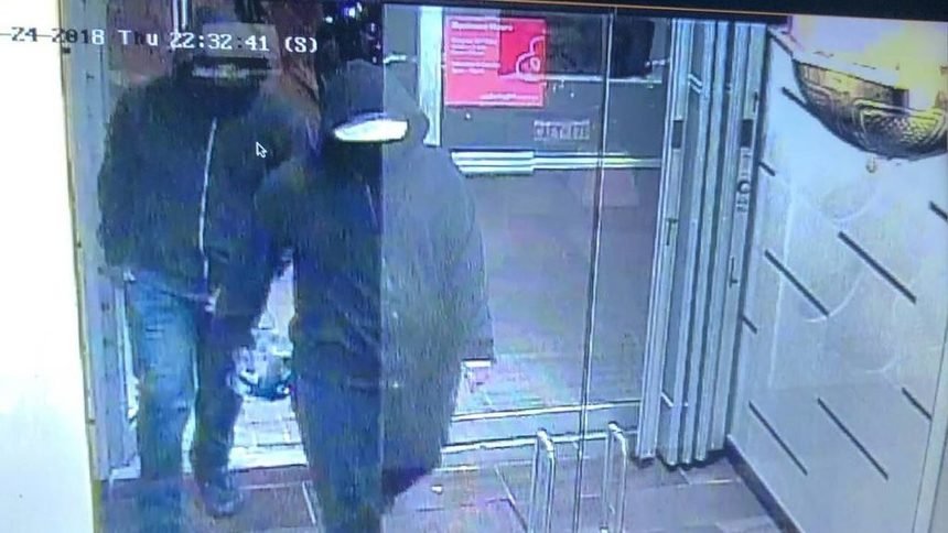 Хайка преследва двама мъже, взривили бомба в ресторант в Торонто