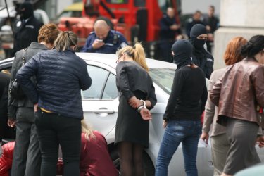 Иванчева и заместничката й се оплакват от унизително отношение при ареста и нарушено право на справедлив процес