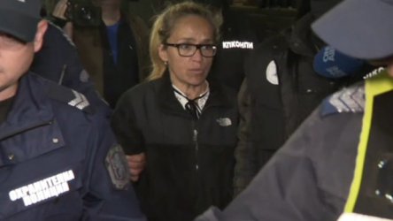 Отстранената кметица на "Младост" иска да я пуснат от ареста заради проблеми със здравето