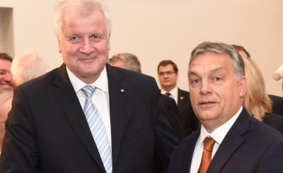Хорст Зеехофер с унгарския премиер Виктор Орбан през октомври 2016 година