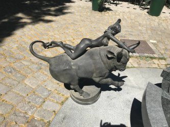 Скулптурата беше реставрирана, след като бе "освободена" от полицията. Сн. Район "Средец"