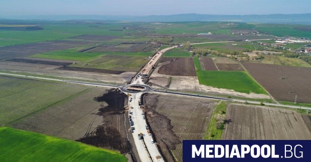 Спорното кръгово кръстовище край Ахелой Възможността да се изгради половин