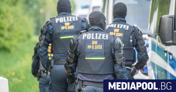 Над 150 немски и датски полицаи претърсиха вчера десетки жилища