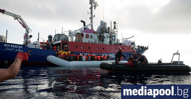 Испания отказа да пусне в своите пристанища корабът Lifeline на