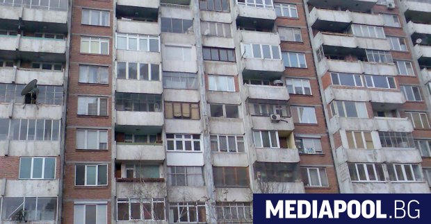 Четирима на всеки десет българи живеят в пренаселени жилища, показват