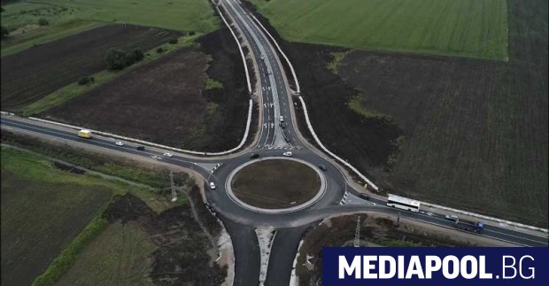 Проблемното кръгово движение край Ахелой Открият предсрочно с фанфари миналата