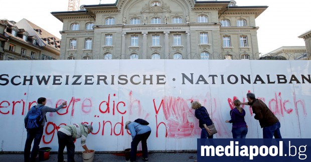 Швейцарците гласуваха на референдуми против налагането на забрана на търговските