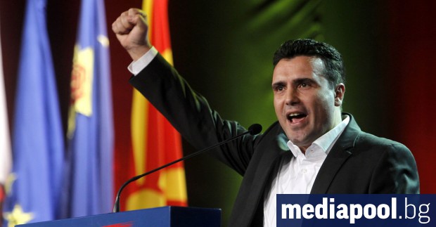Македонският премиер Зоран Заев обяви че ще подаде оставка при
