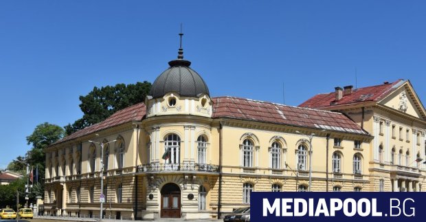 Противопоставянето между ръководството на Българската академия на науките и един