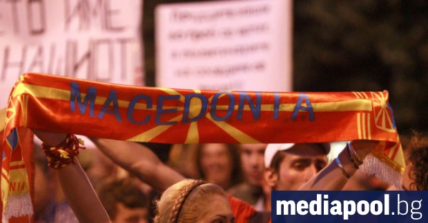 Македонското правителство одобри в понеделник договора за името с Гърция