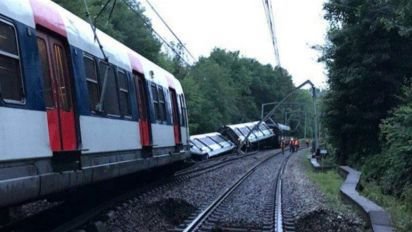 Седем леко ранени при влаков инцидент в района на Париж