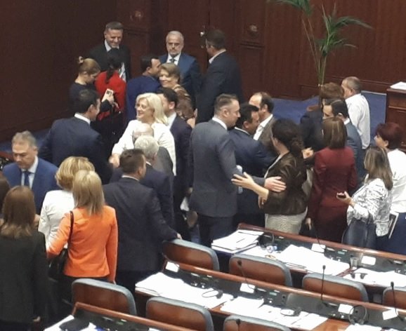 Maкедонският парламент одобри договора за името с Гърция
