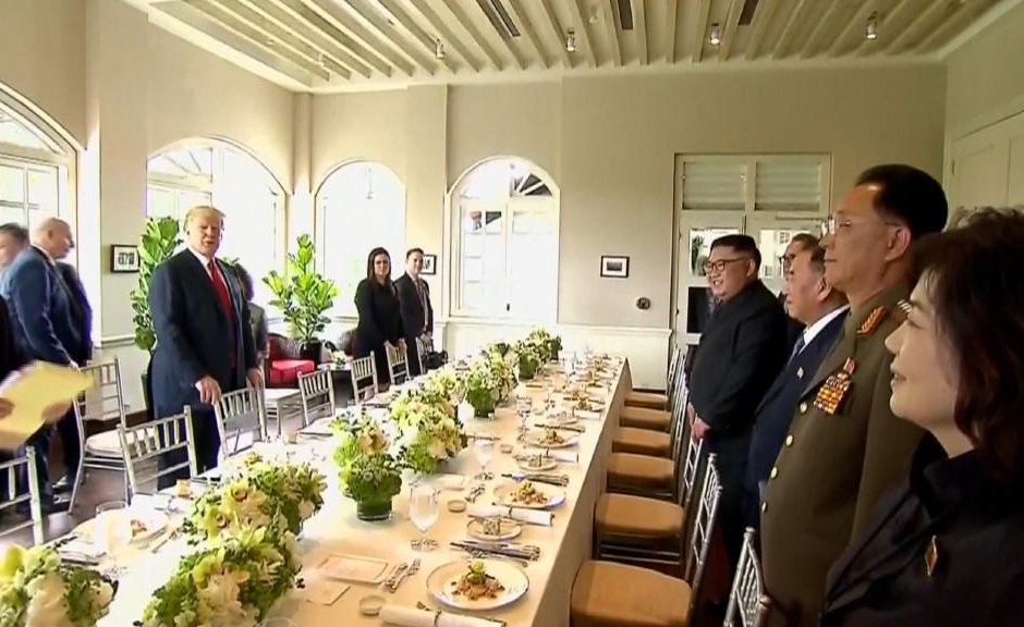 Менюто на Тръмп и Ким на работния им обяд съчетаваше вкусовете на Изтока и Запада