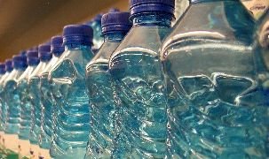 Бутилиращите вода ще ползват отново четвърт от РЕТ опаковките си