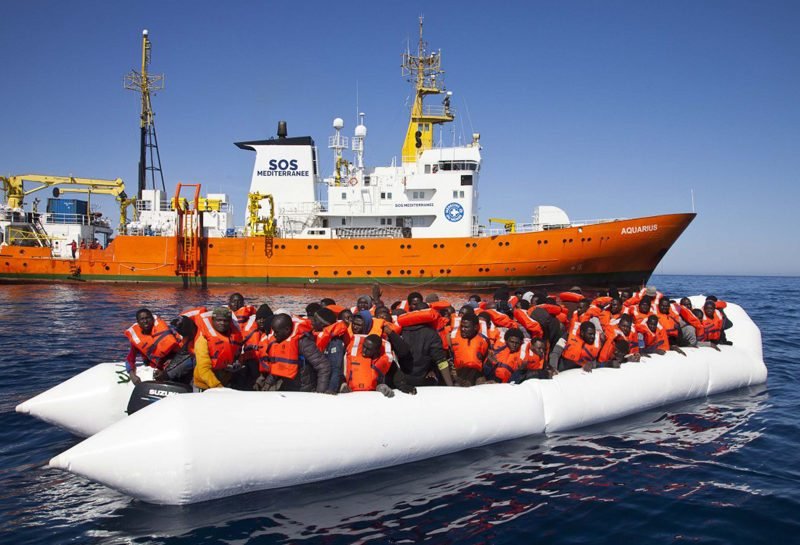 Испания се съгласи да приеме стотици отказани от Италия бедстващи бежанци