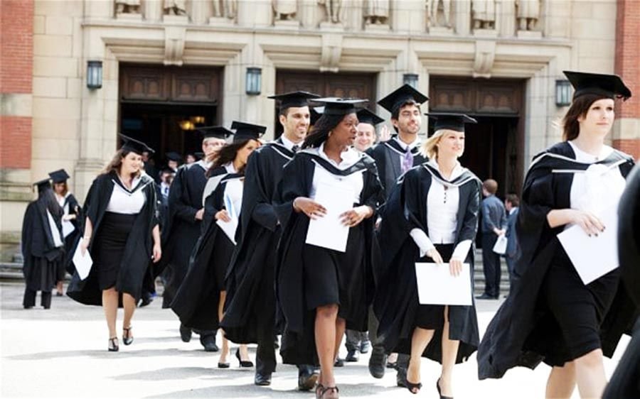 Великобритания запазва кредитите за кандидат-студенти от ЕС и за следващата година