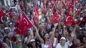 Мащабни митинги и напрежение в Турция ден преди вота
