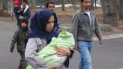 Германия възобновява събирането на бежански семейства