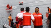 Четвърти ден се издирват 200 пасажери на потънал ферибот в Индонезия
