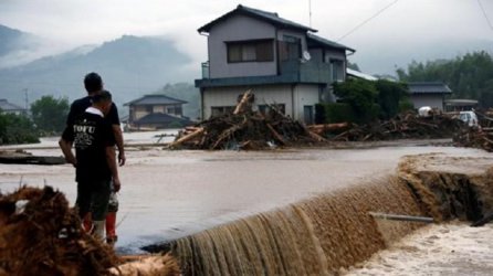 Поройни дъждове наложиха евакуацията на хиляди жители в Япония