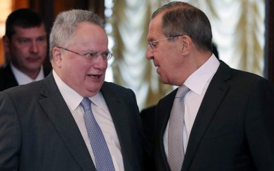 Външните министри на Гърция и Русия Никос Кодзиас и Сергей Лавров
